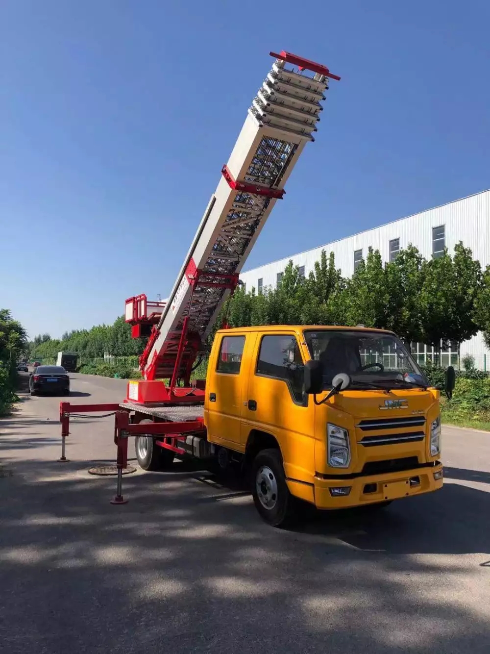 雁江附近的云梯车出租服务：轻松解决高空作业需求